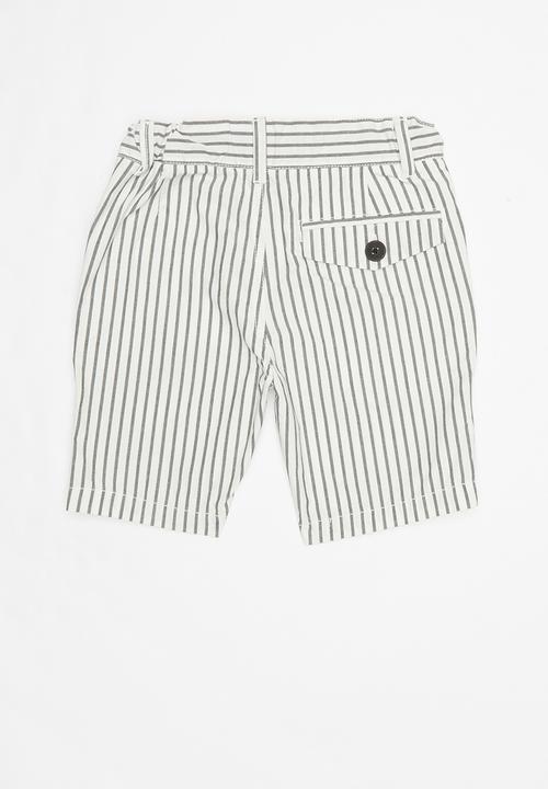 Cotton On - William walk short - black & white 