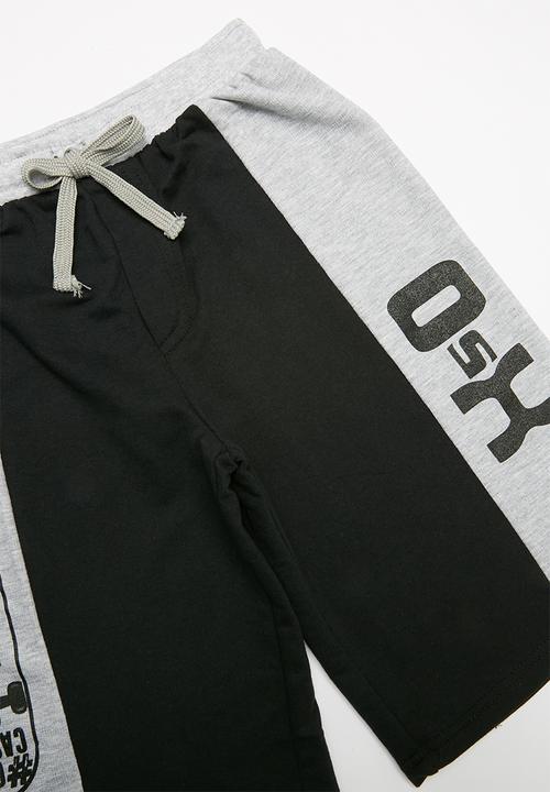 Rebel Republic - Printed shorts - black & grey