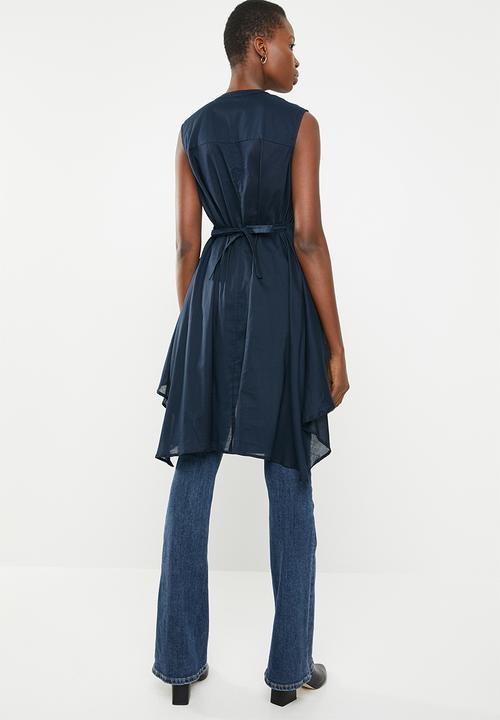 STYLE REPUBLIC - HI-lo volume blouse - navy 