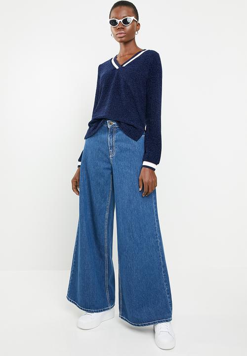 STYLE REPUBLIC - V-neckline chenille sweater - navy