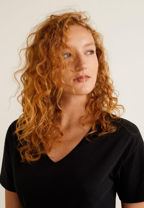 MANGO - V-neck essential T-shirt - black