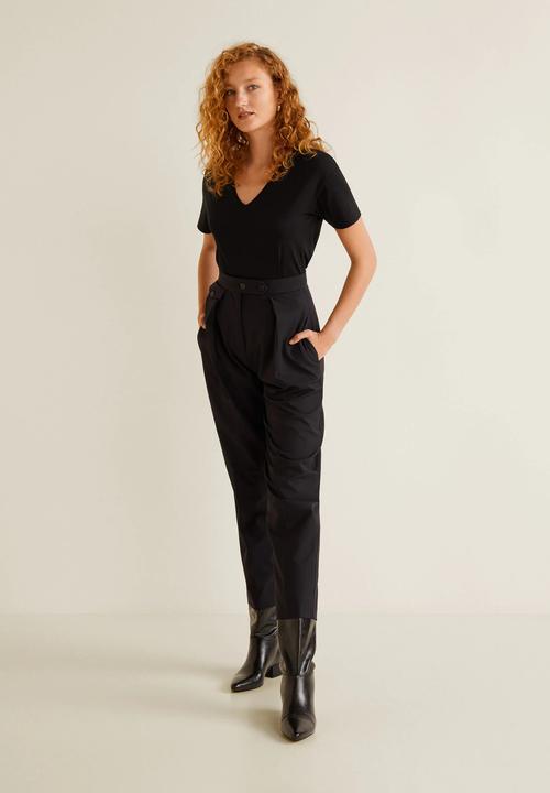 MANGO - V-neck essential T-shirt - black