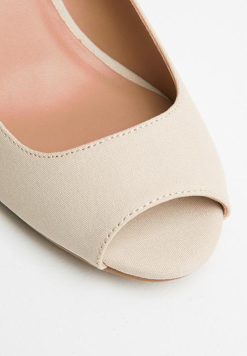 Call It Spring - Aristata wedge - neutral