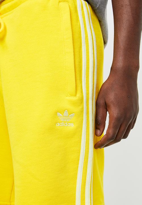 adidas Originals - Blc 3-stripe short - yellow