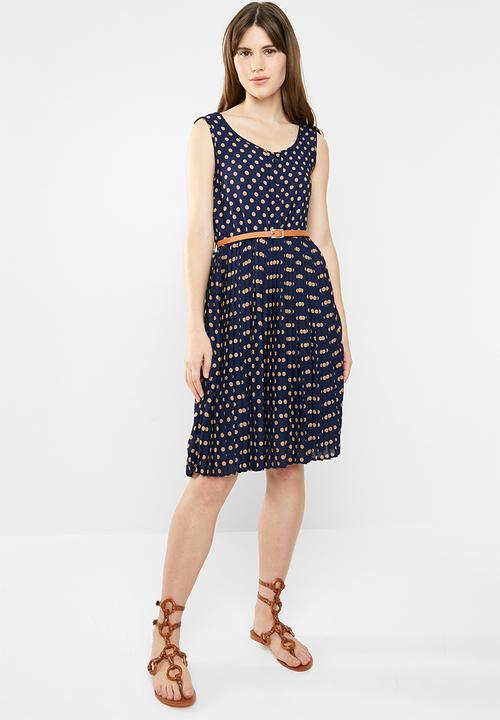 edit - Sleeveless dress with pleats - navy & beige