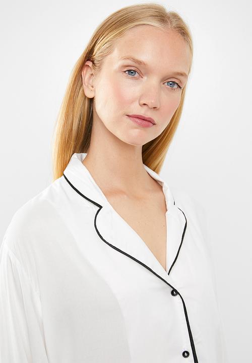 Superbalist - Sleep shirt and pants set - white 