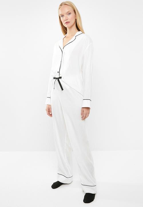 Superbalist - Sleep shirt and pants set - white 