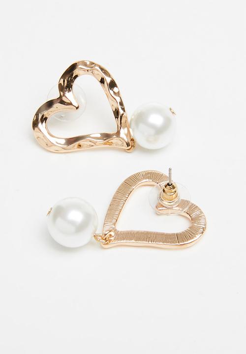 Superbalist - Heart and pearl earrings - gold & white 