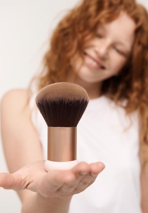 Cotton On - Rubi body bronzer brush - rose gold