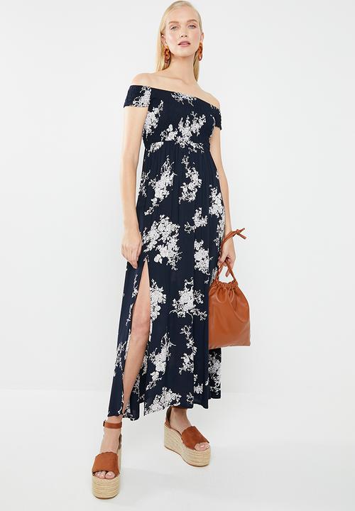 Revenge - Off shoulder maxi with side slit detail - navy & white 