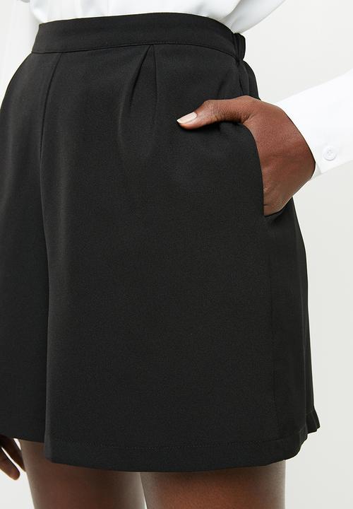 Superbalist - Soft formal shorts - black