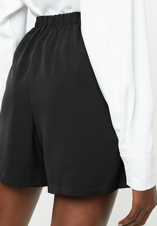 Superbalist - Soft formal shorts - black