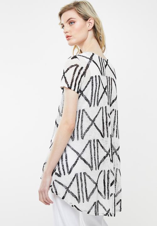 Revenge - Geometric short sleeve top - black & white