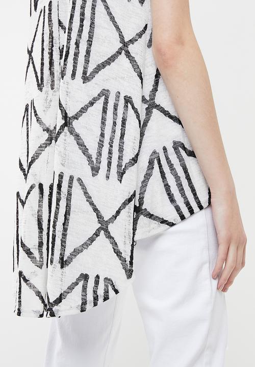 Revenge - Geometric short sleeve top - black & white