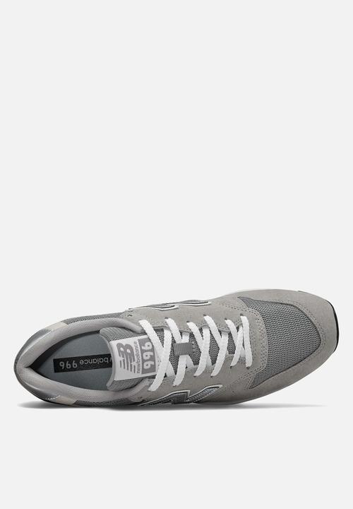 New Balance  - 996 Essentials