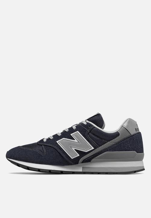 New Balance  - 996 Essentials