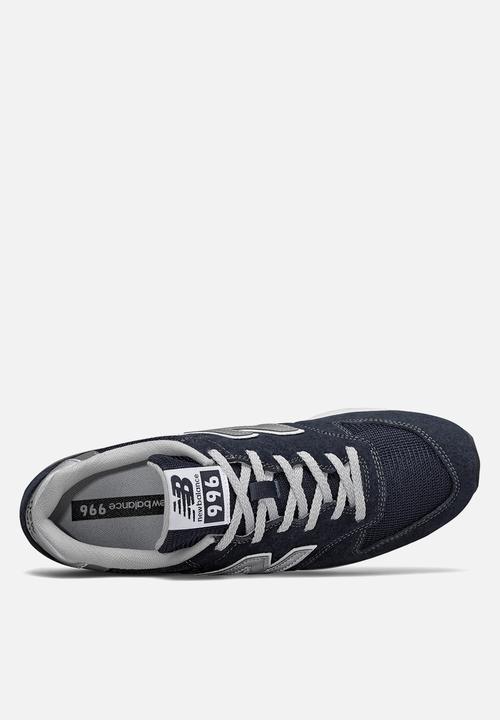 New Balance  - 996 Essentials