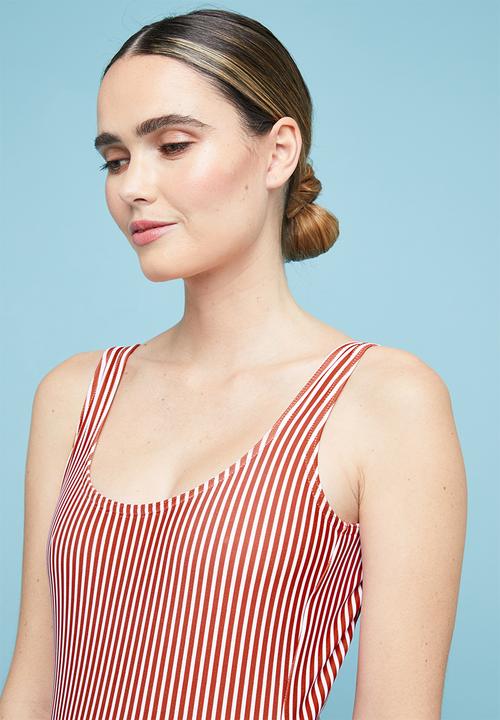 Superbalist - Scoop neck one piece - red & white