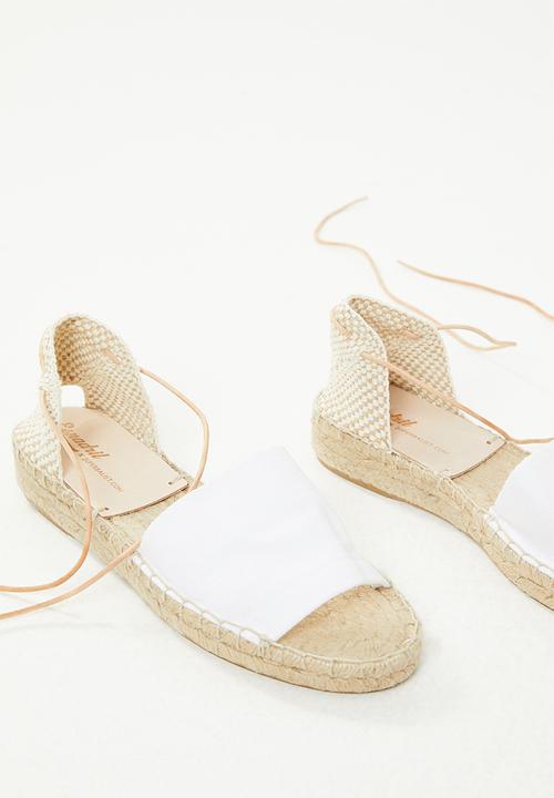 Espadril - Peep toe espadrille w leather cord - white