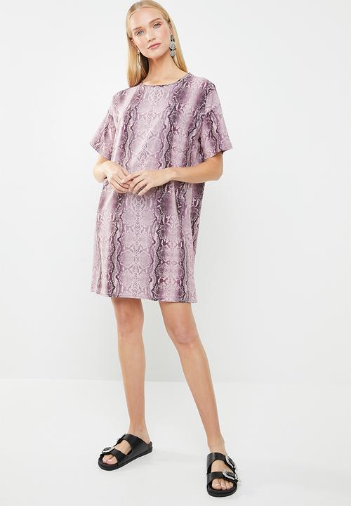 New Look - Snake T-shirt dress - pink