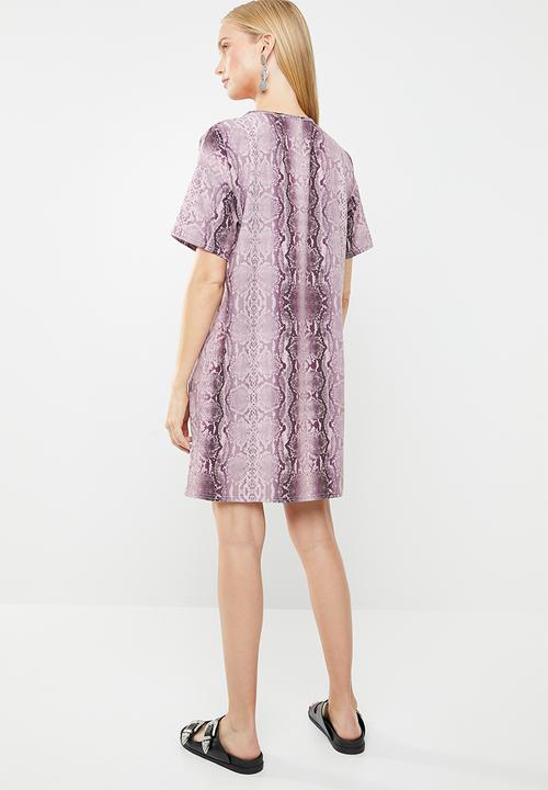 New Look - Snake T-shirt dress - pink