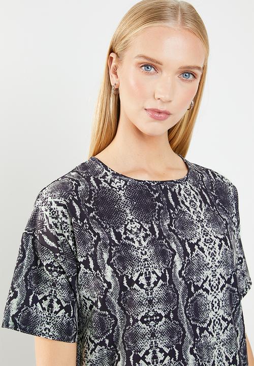 New Look - Snake T-shirt dress - grey