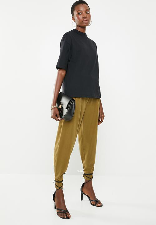 Superbalist - Hi neck grown on sleeve tee - black