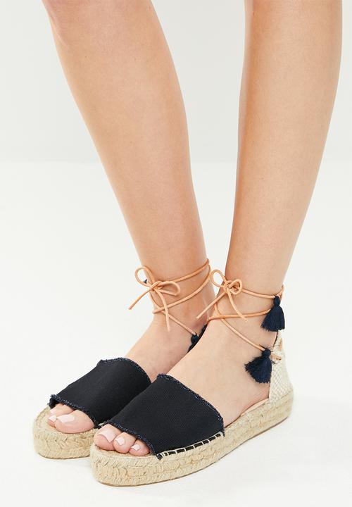 Espadril - Frayed peep toe espadrille w tassel tie - navy