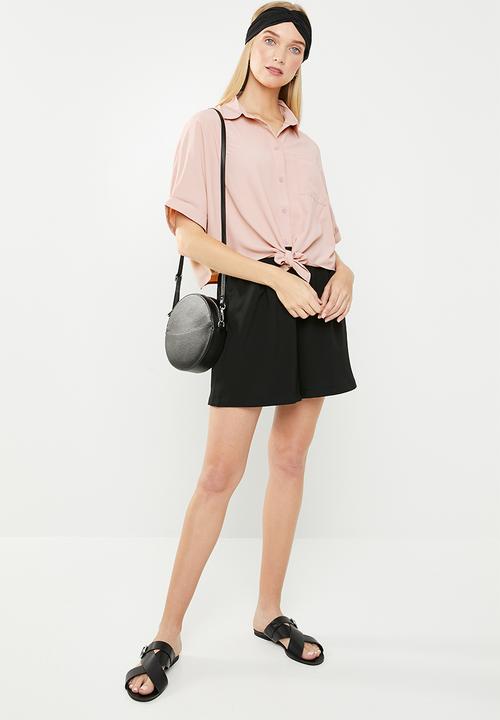Revenge - Button up shirt with knot front - pink