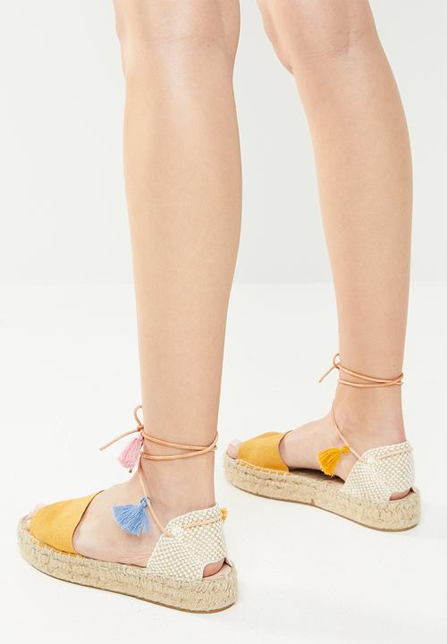 Espadril - Peep toe espadrille w tassel cord - mustard