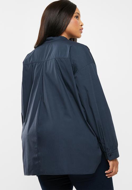 edit Plus - V-neck front pleat shirt - navy
