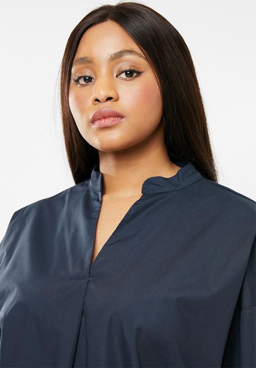 edit Plus - V-neck front pleat shirt - navy