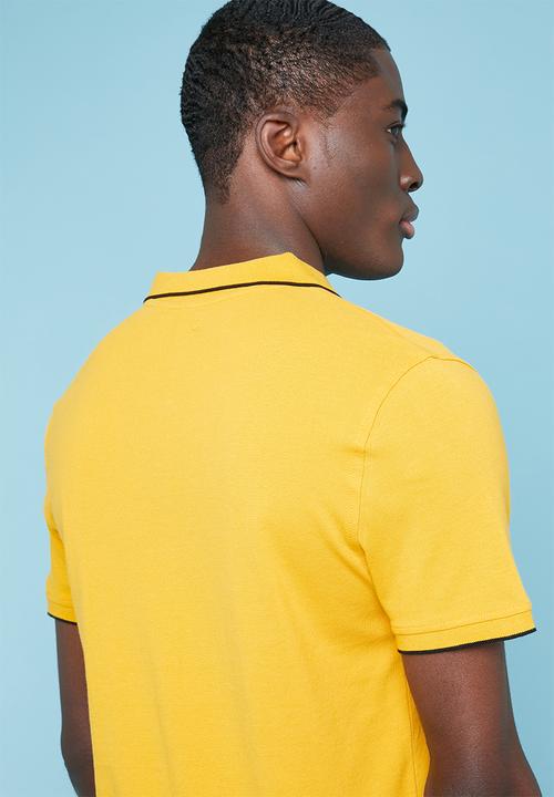 Superbalist - Pique slim fit zip golfer - yellow