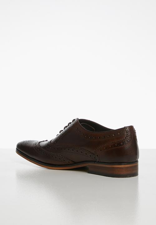 Superbalist - Oliver leather brogue - brown