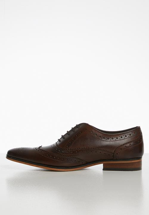 Superbalist - Oliver leather brogue - brown