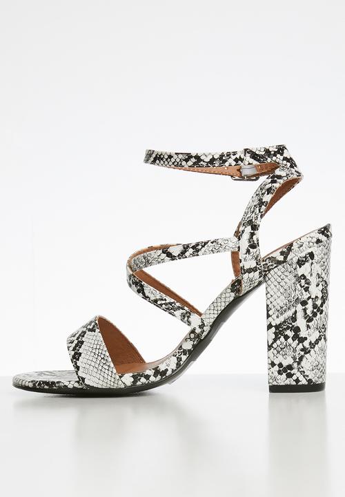 Madison® - Snake print block heel - white & black