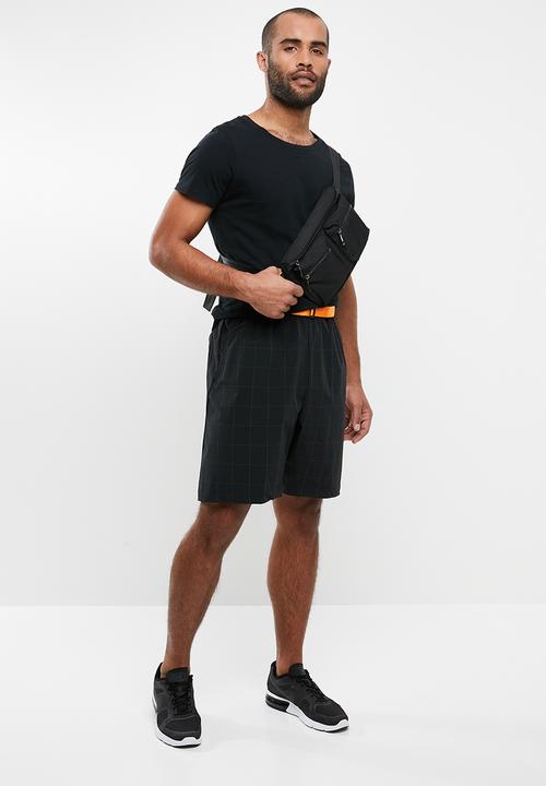 Nike - Nike sportswear tech pack shorts - black
