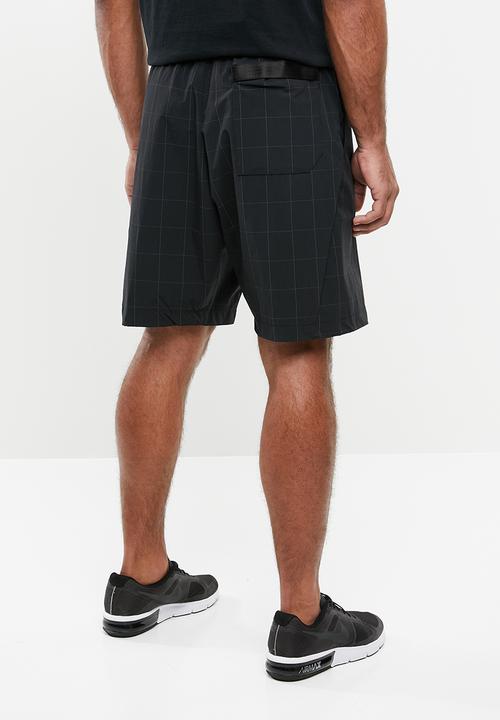 Nike - Nike sportswear tech pack shorts - black