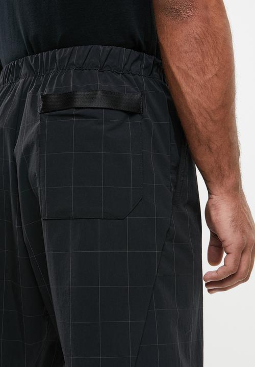 Nike - Nike sportswear tech pack shorts - black