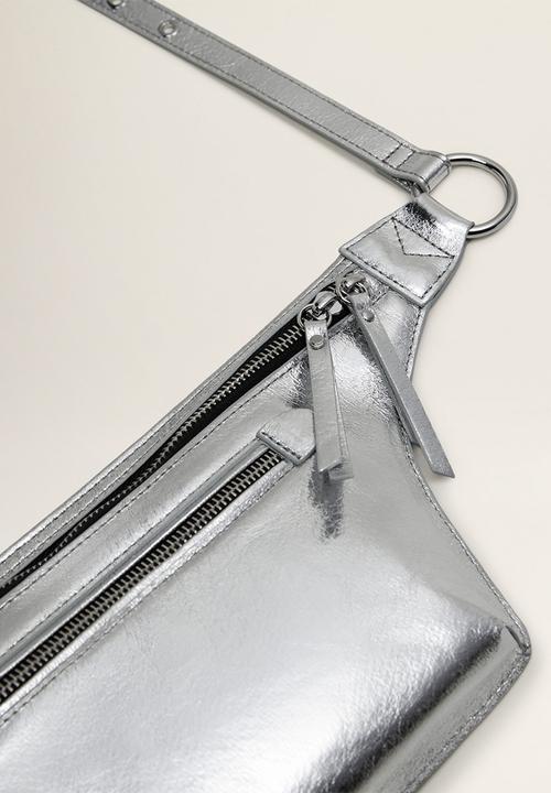 MANGO - Metallic belt bag - silver 