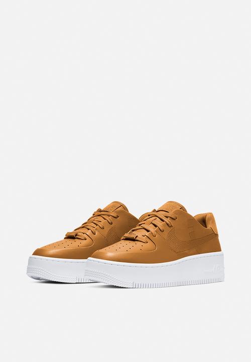Nike - Air Force 1 Sage Low Lux - wheat/wheat-metallic gold-white