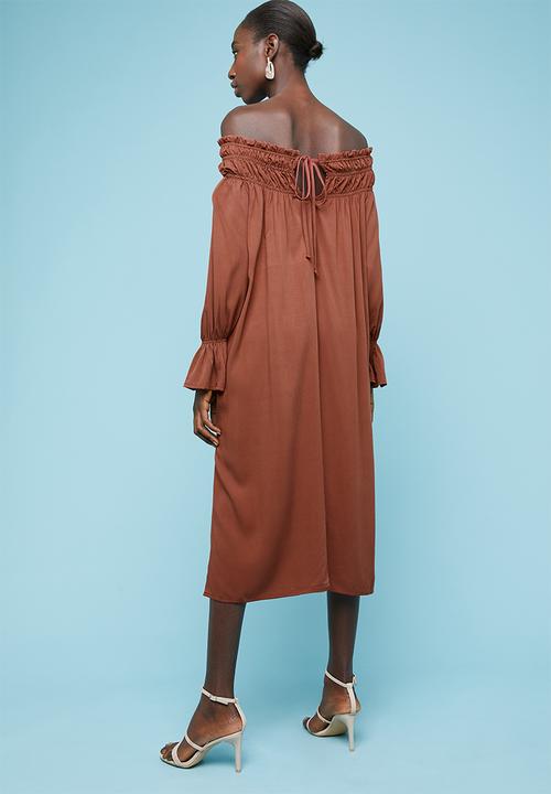 Superbalist - Off the shoulder midi dress - rust