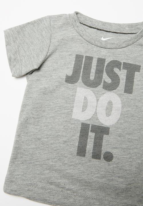 Nike - Short sleeve tee & short set - black & grey 