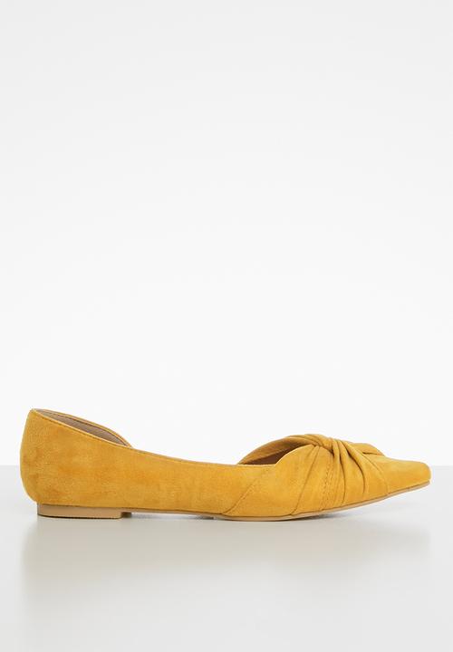 edit - Zeenat pumps - yellow