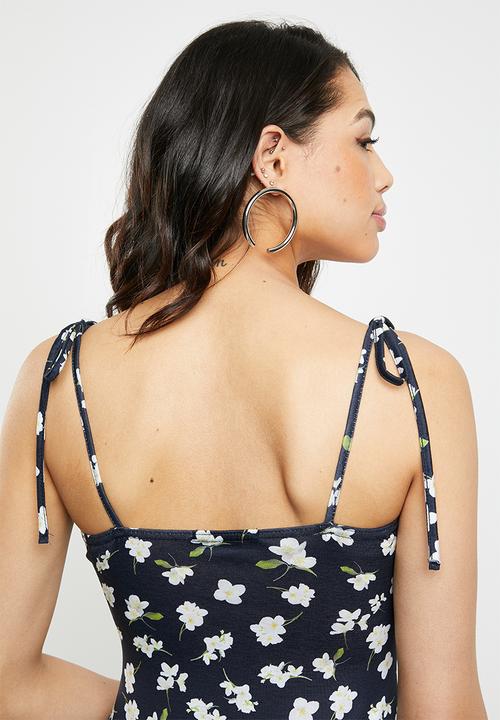 Missguided - Floral cami tie sleeve midi dress - navy