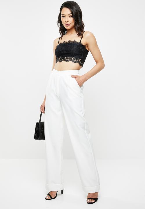 Missguided - Strappy straight neck lace bralette - black