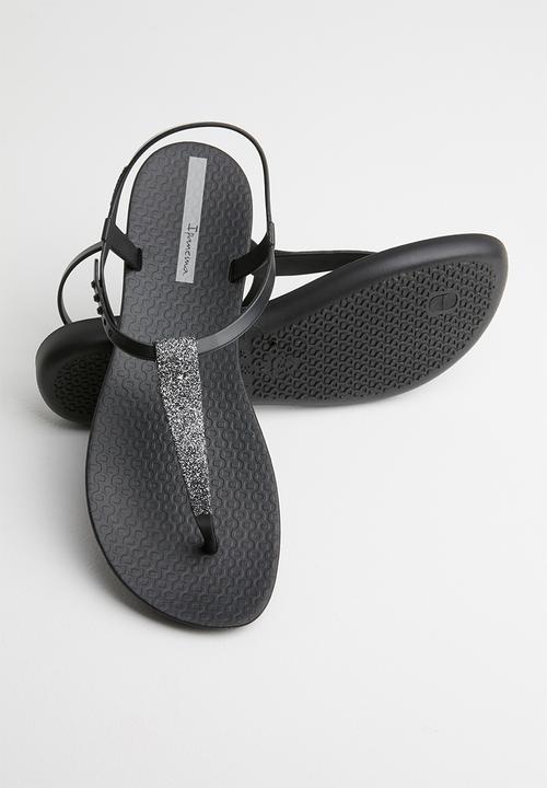 Ipanema - Class pop T-strap sandal - black