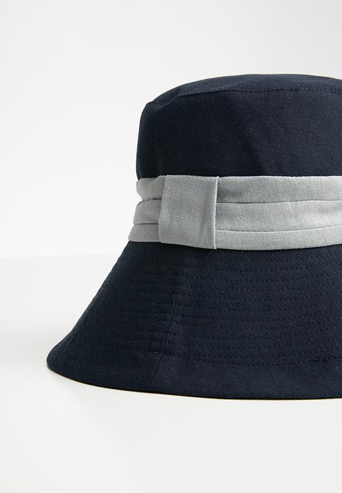 Superbalist - Grey band bucket hat - navy & grey 