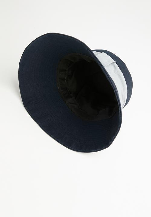 Superbalist - Grey band bucket hat - navy & grey 