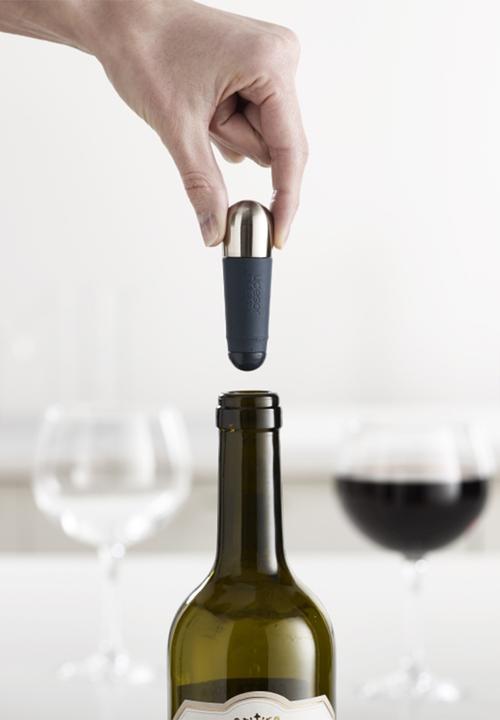 Joseph Joseph - Barwise™ twist-lock wine stoppers - blue